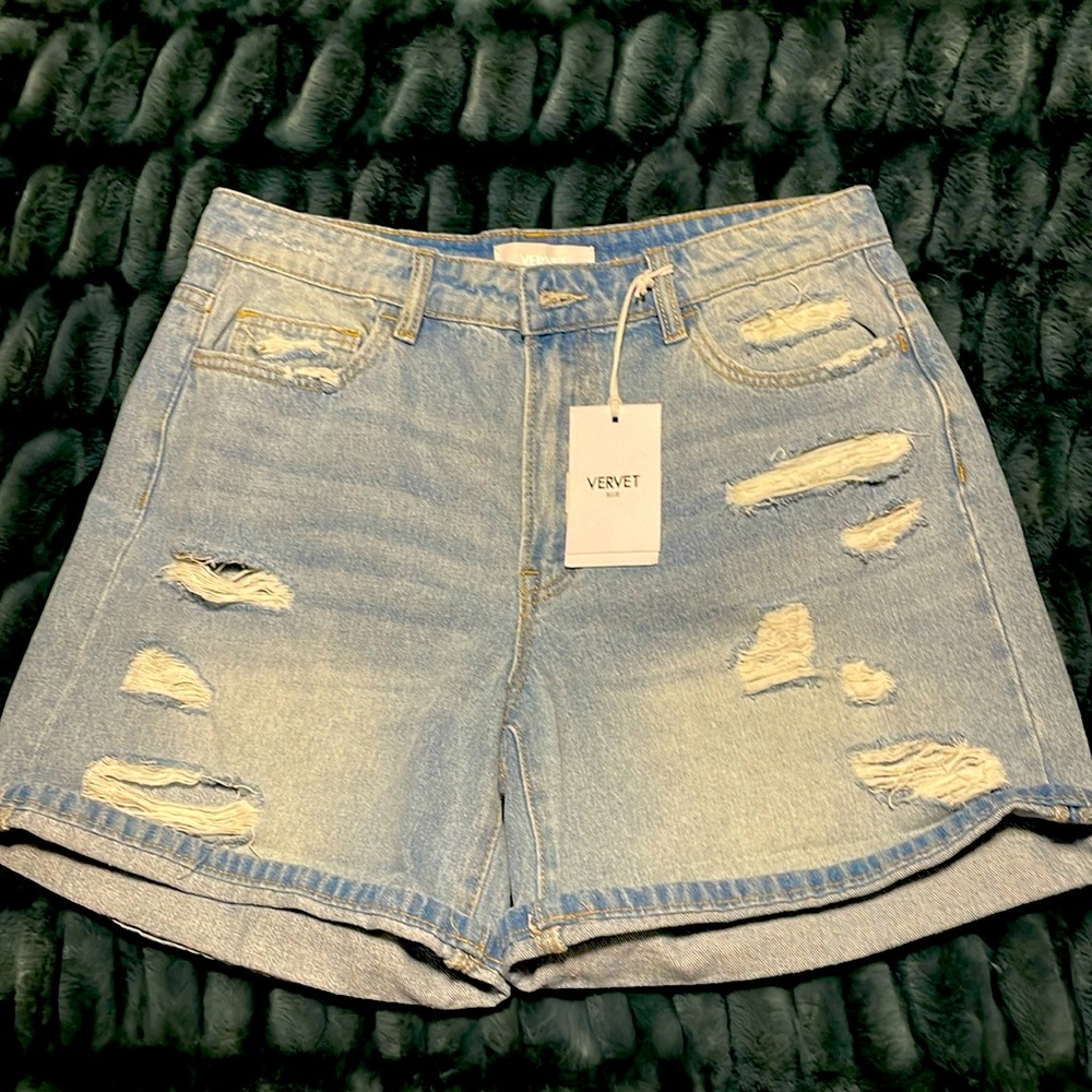 Jessi Vervet high rise boyfriend shorts size large. NWT